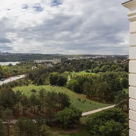 Luxury Apartment In The Superb Location Chişinău Extérieur photo