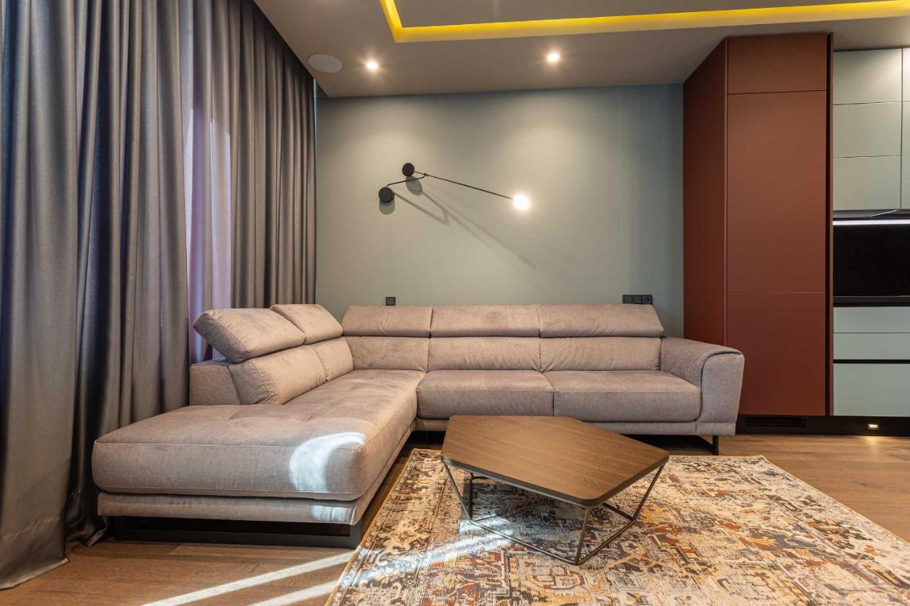 Luxury In The Superb Location *